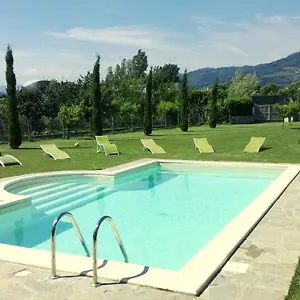 https://villa-in-lucca.it-tuscanyhotel.com